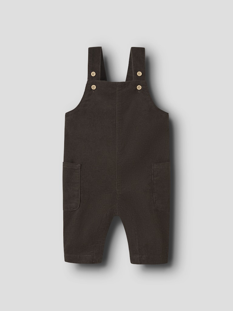 Brun baby byxa med hängslen. Hängselbyxor till bebis pojke i brun manchester, cord kvalitet av ekologisk bomull från Name it.
NBMSASALLE OVERALL
13235189