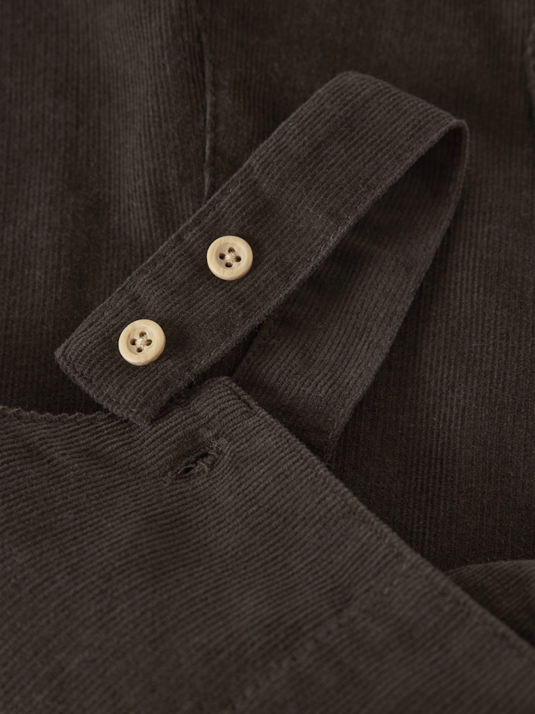 Brun baby byxa med hängslen. Hängselbyxor till bebis pojke i brun manchester, cord kvalitet av ekologisk bomull från Name it.
NBMSASALLE OVERALL
13235189