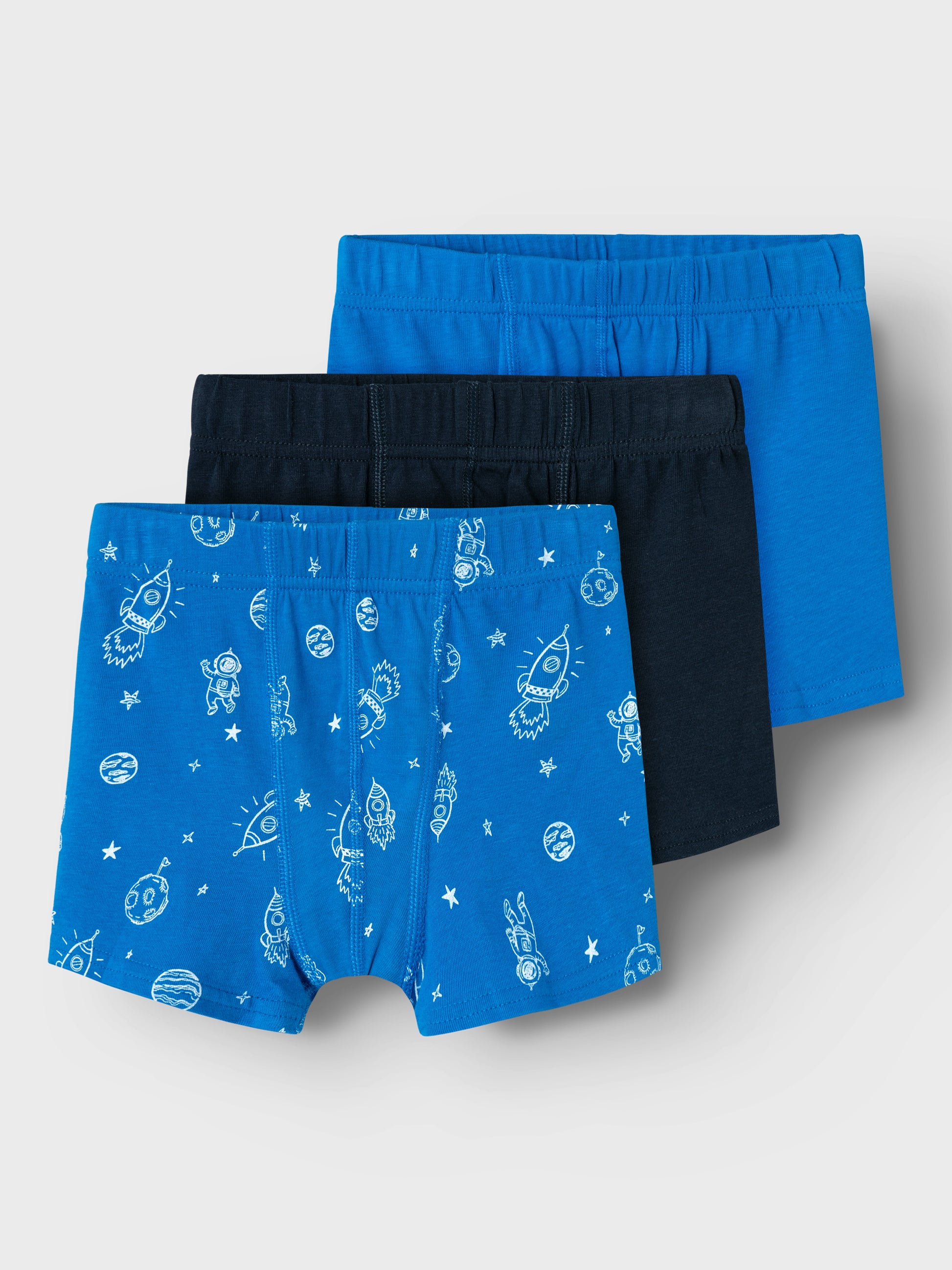 Barn kalsonger i boxershorts modell. 3-pack kallingar i blå färg med rymdraketer.