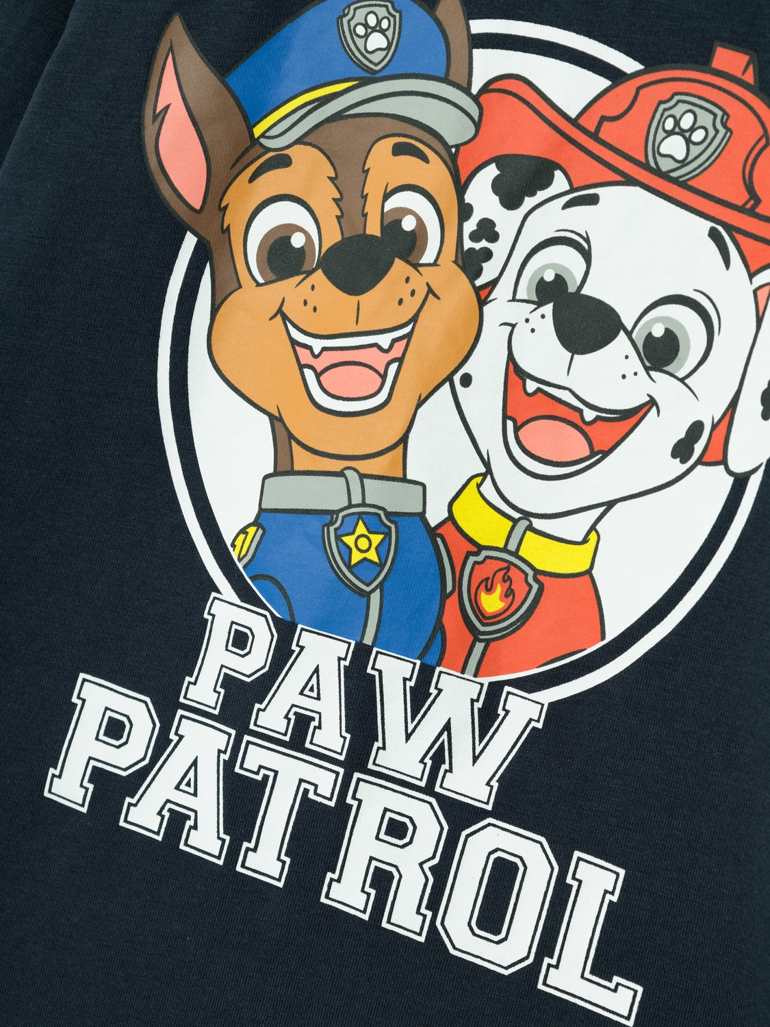 PawPatrol långärmad t-shirt i mörkt blå. Fin hundtröja till liten kille, men passar självklart både flicka och pojke.