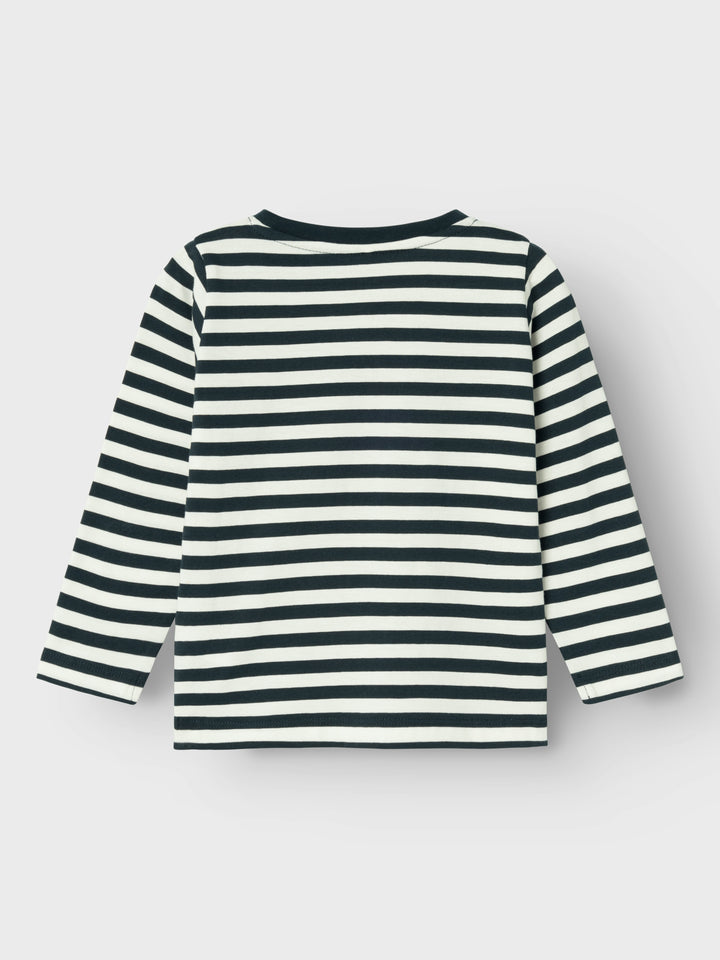 Blå vit randig långärmad t-shirt i skön bomull till pojke, kille. 
13232123
NMMSALMO NREG LS TOP NOOS