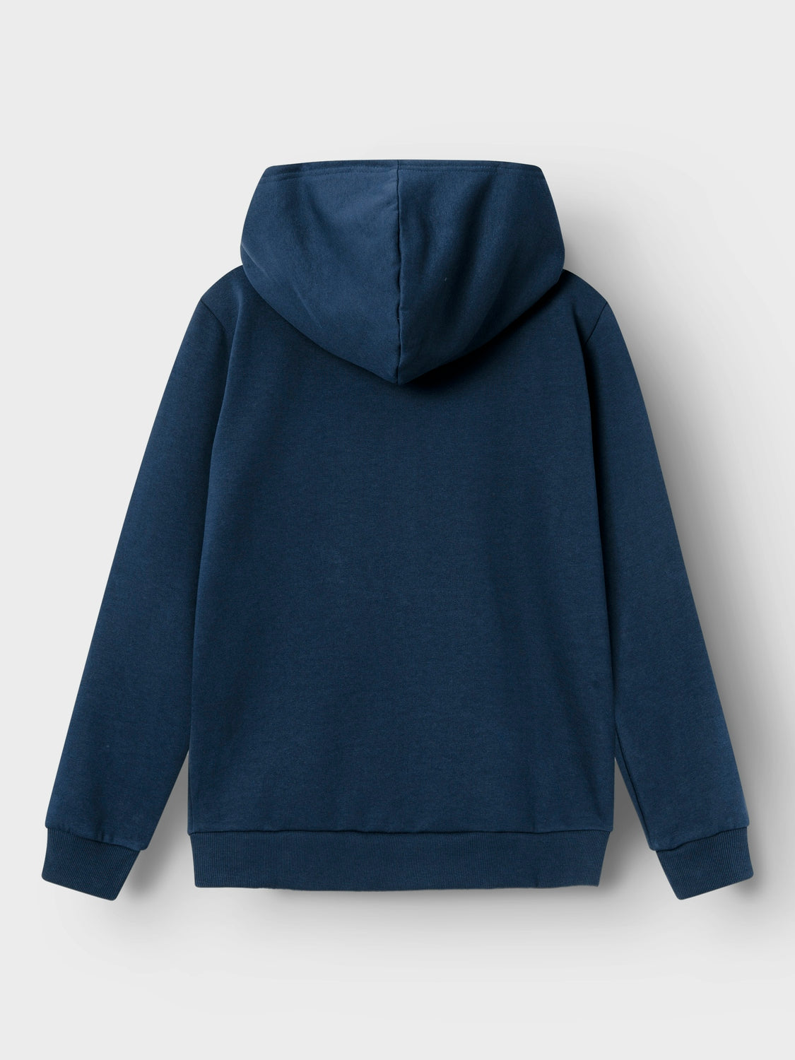 Välkommen bekväma och coola sweatshirts till garderoben och kombinera med både jeans, klänningar och träningsbyxor för en trendig look. Borstad sweatshirt har en mjuk insida för en bekväm känsla på denna hoodie för både tjej och kille.

Produkttyp: Cardigan
Hals: Hoodie
Ärm: Lång ärm
Muddar: Ribbstickade muddar
Stängning: Dragkedja
Extra detaljer: Ribbkant
Passform: Avslappnad passform