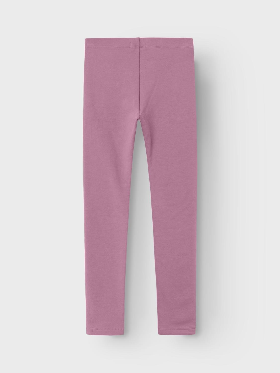 Sweatshirt leggings till flicka. Tjej byxor i legging modell. Lägg nytt liv till ditt barns garderob med tidlösa och  bekväma basstilar som matchar alla tillfällen och årstid.  Borstad sweatshirt har en mjuk insida för en bekväm känsla.  Stiltyp: Leggings