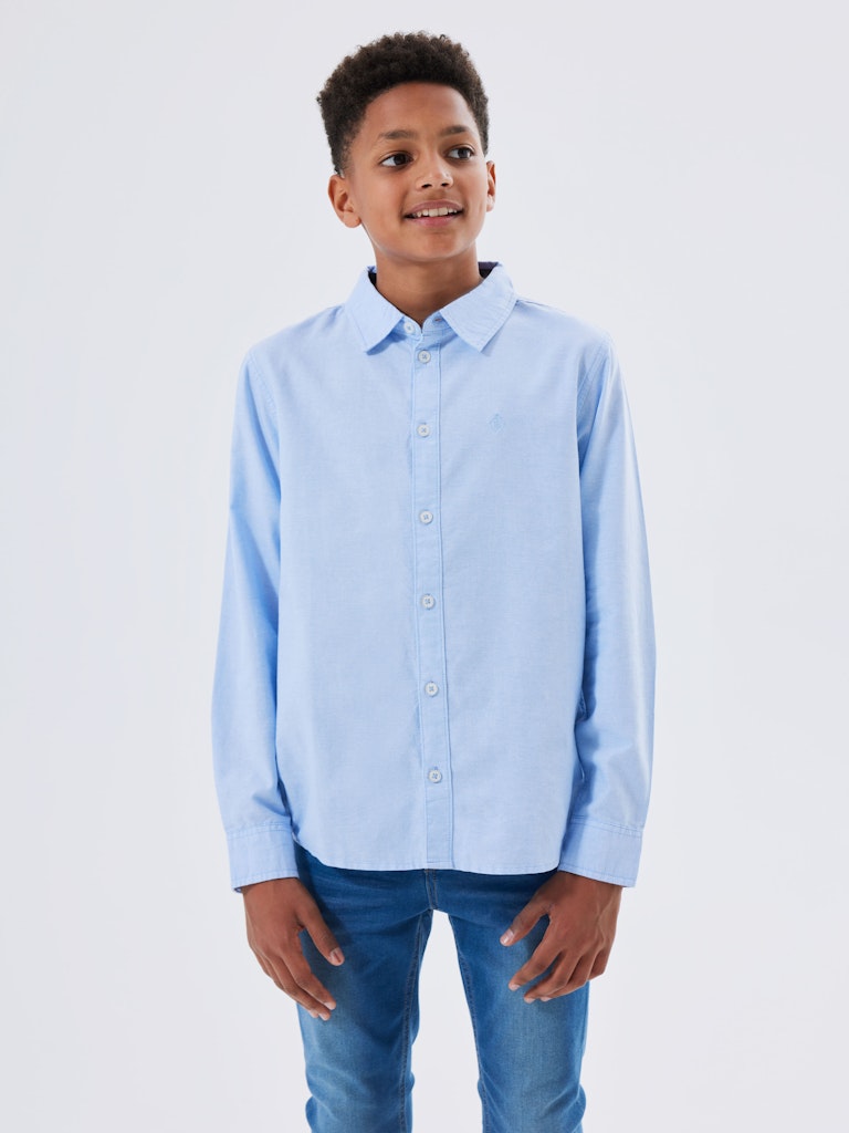 Ljus blå klassisk skjorta till pojke. Snygg fin skjorta till kille barn och ungdom.
NKMNEWSA LS SHIRT NOOS
13169166