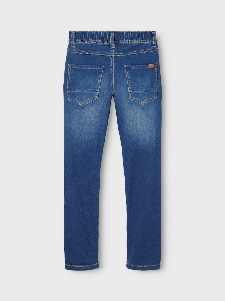 Blå mjukis jeans med skön resår i midjan till pojke. Joggers från Name it.
NKMRYAN SLIM SWE JEANS 5225-TH NOOS