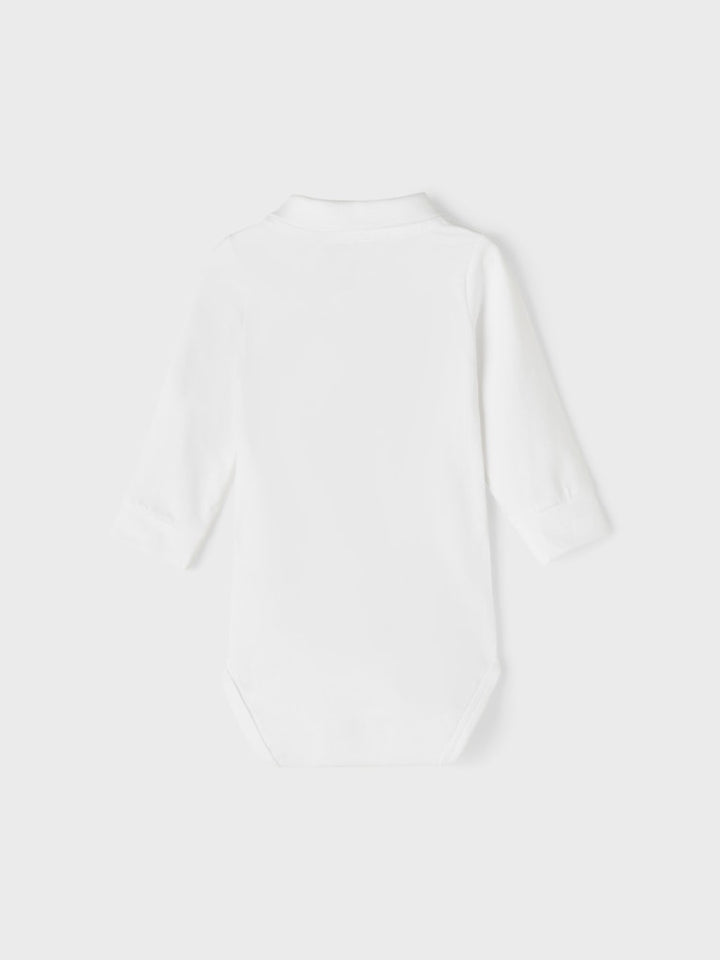 Vit piké body till baby pojke. Bebis body till nyfödd i ekologisk bomull.
NBMHOLGER LS POLO BODY NOOS
13190160