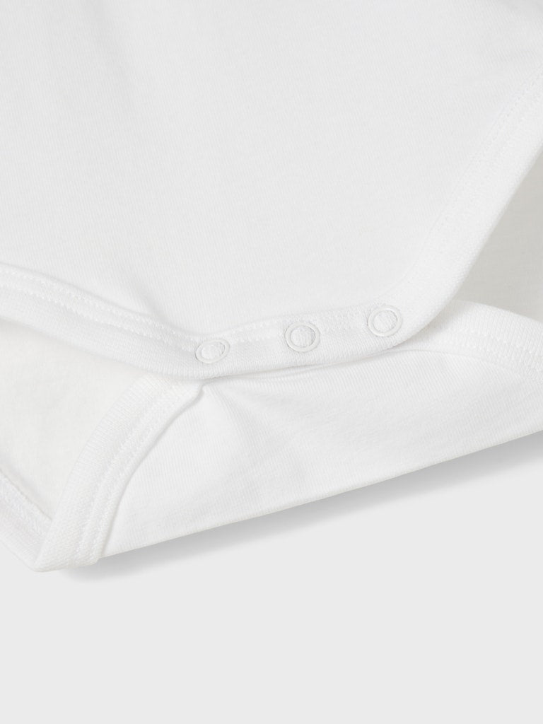 Vit piké body till baby pojke. Bebis body till nyfödd i ekologisk bomull.
NBMHOLGER LS POLO BODY NOOS
13190160