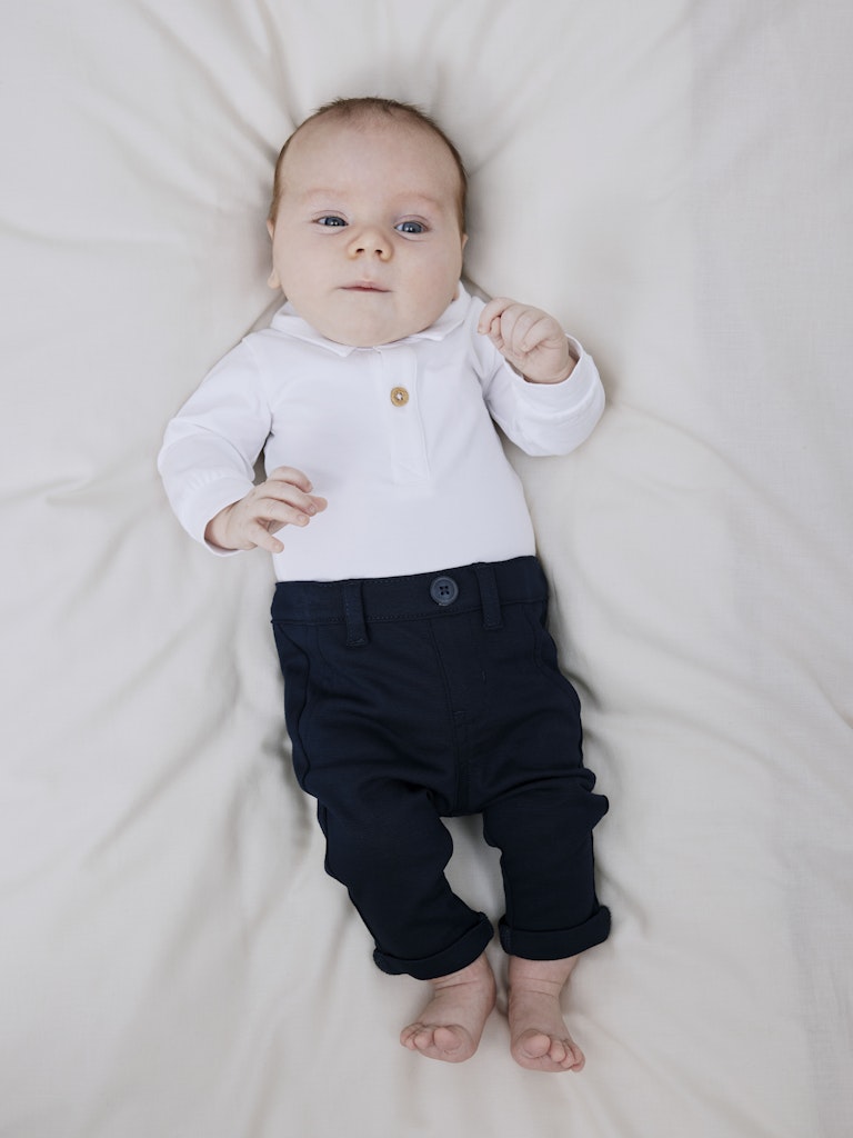 Vit piké body till baby pojke. Bebis body till nyfödd i ekologisk bomull.
NBMHOLGER LS POLO BODY NOOS
13190160