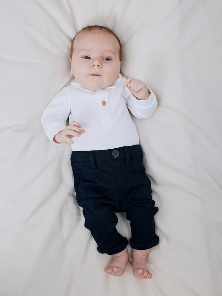 Vit piké body till baby pojke. Bebis body till nyfödd i ekologisk bomull.
NBMHOLGER LS POLO BODY NOOS
13190160