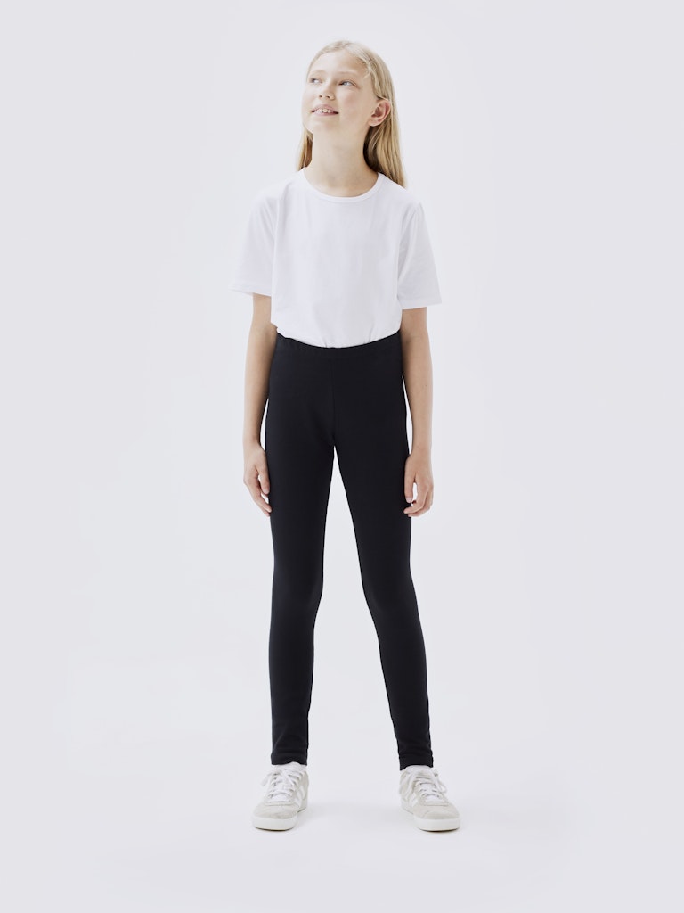 Svart lite tjockare sweat leggings till flicka, pojke, kille och tjej som vill ha en skön bas legging, byxa till vardags. 
13195885
NKFDAVINA SOLID SWE LEGGING BRU N NOOS