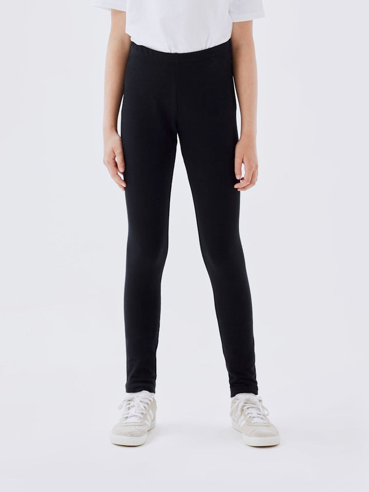 Svart lite tjockare sweat leggings till flicka, pojke, kille och tjej som vill ha en skön bas legging, byxa till vardags. 
13195885
NKFDAVINA SOLID SWE LEGGING BRU N NOOS