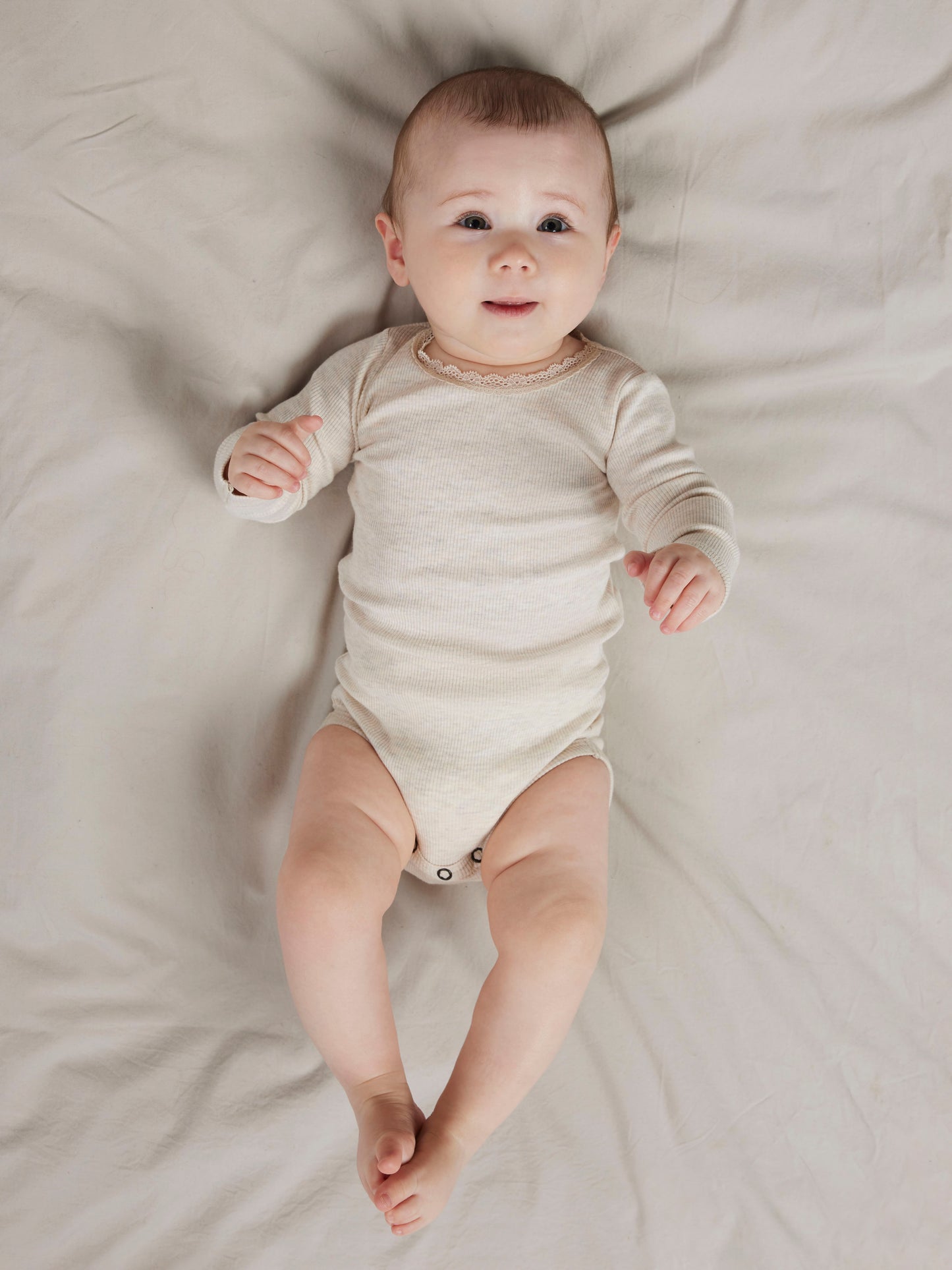 Natur vit beige baby body till flicka. Ekologiska bebiskläder till tjej från Name it.
13198038
NBFKAB LS BODY NOOS