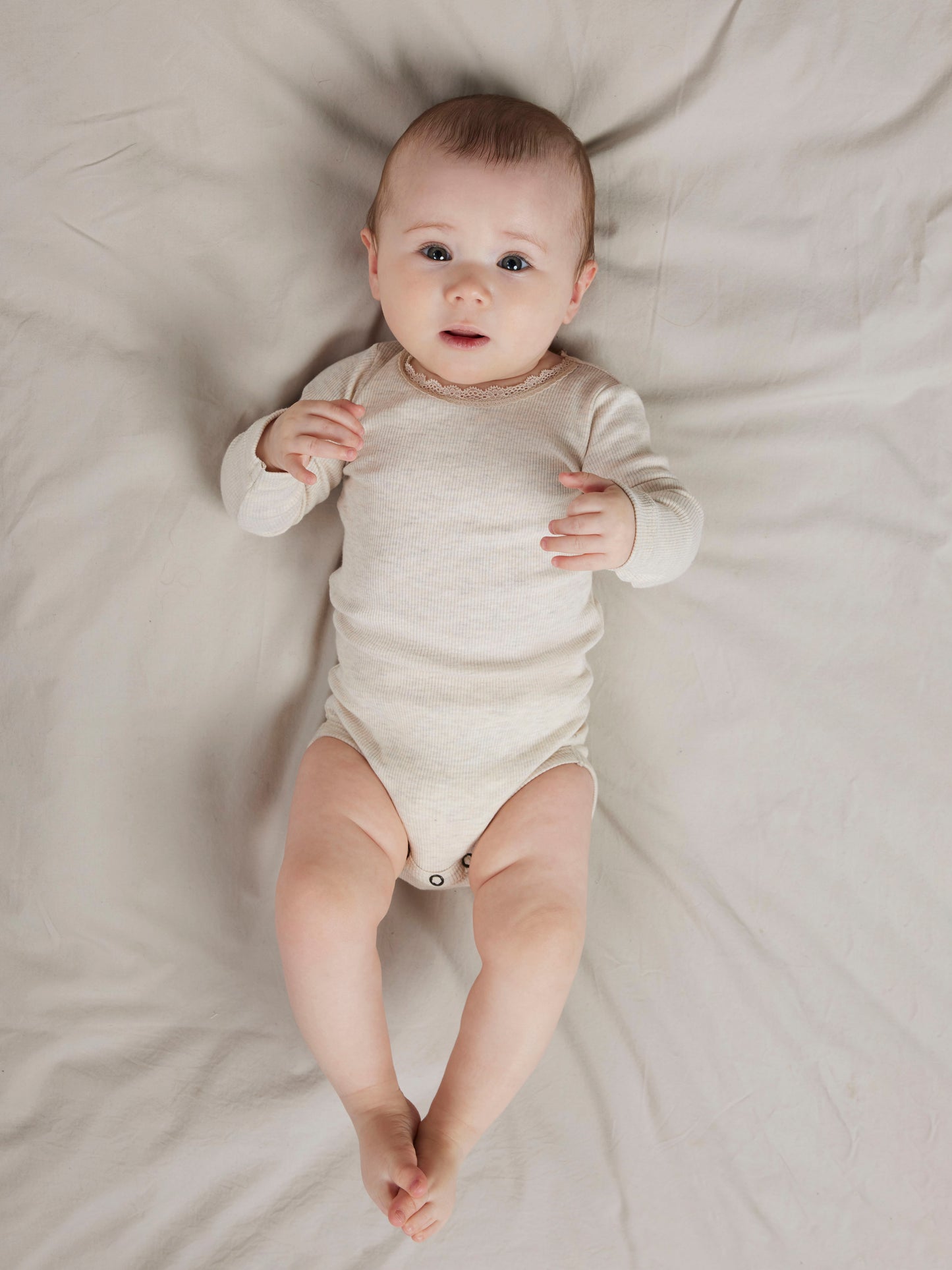 Natur vit beige baby body till flicka. Ekologiska bebiskläder till tjej från Name it.
13198038
NBFKAB LS BODY NOOS