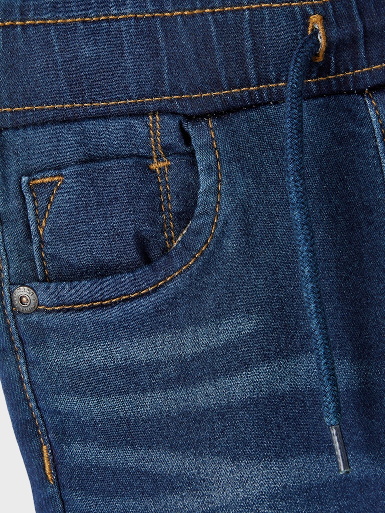 Blå joggers jeans till pojke och flicka i mjuk och skön kvalitet.
NMMRYAN SLIM SWE JEANS 2472-TH NOOS
13212646