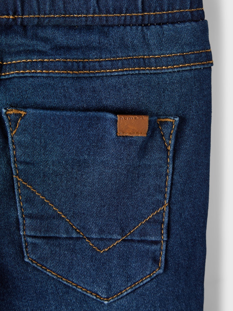 Blå joggers jeans till pojke och flicka i mjuk och skön kvalitet.
NMMRYAN SLIM SWE JEANS 2472-TH NOOS
13212646