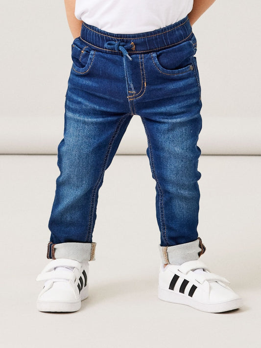 Blå joggers jeans till pojke och flicka i mjuk och skön kvalitet.
NMMRYAN SLIM SWE JEANS 2472-TH NOOS
13212646