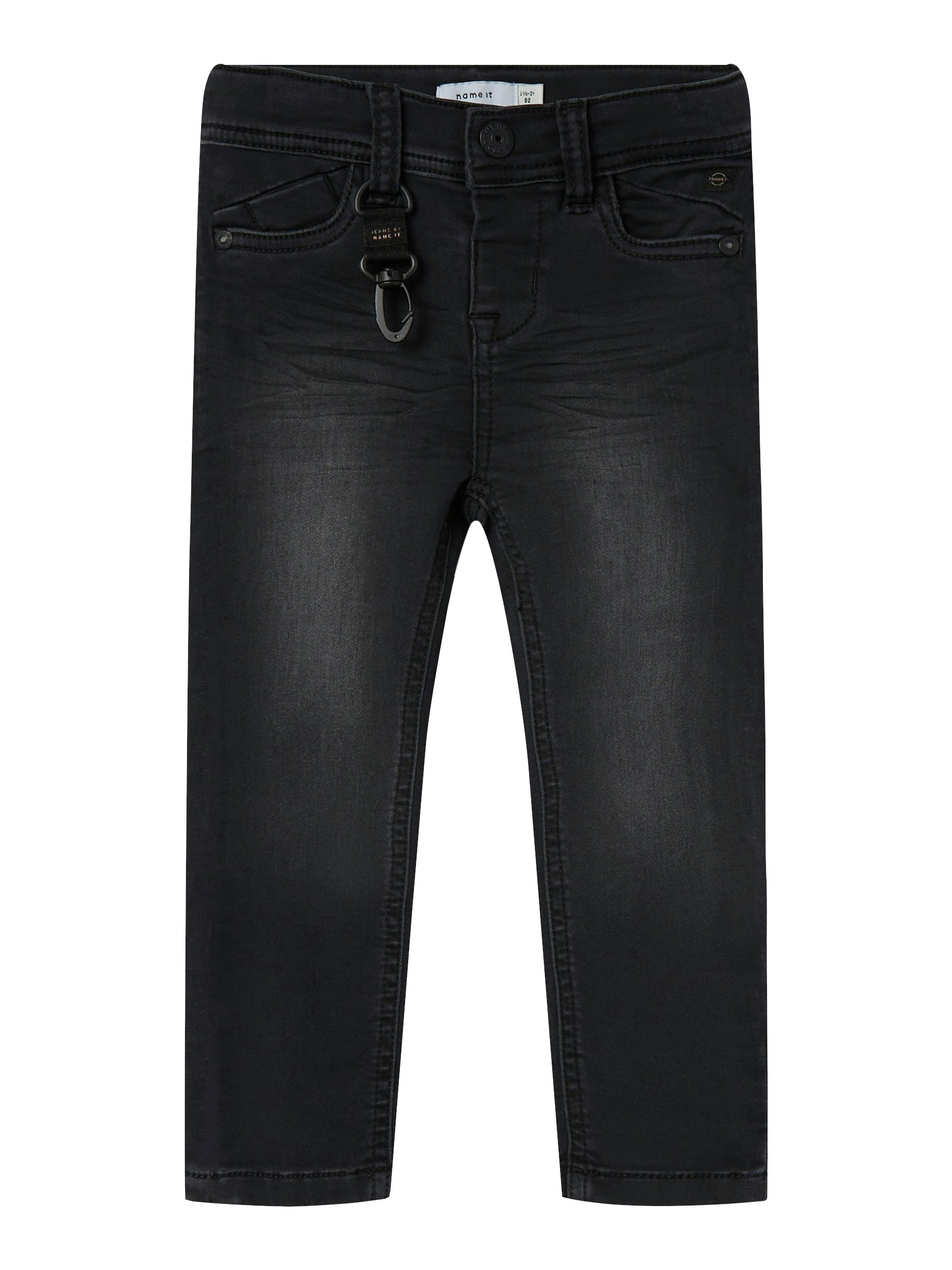 Svart mjuk stretch jeans slim fit till pojke. Svarta jeans till kille från Name it.
NMMTHEO DNMTHAYER 2689SWE KEY PANT NOOS
13204520