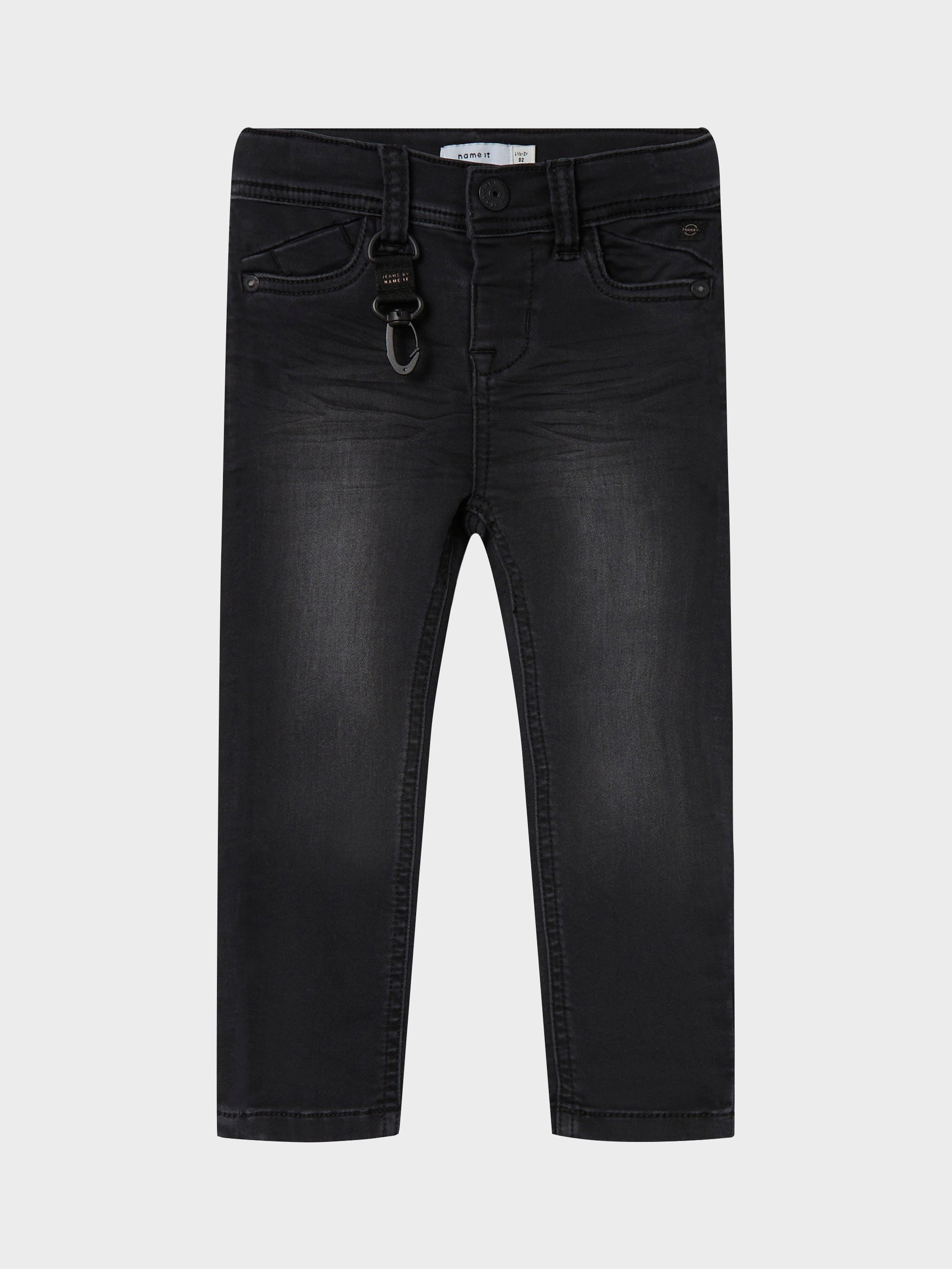 Svart mjuk stretch jeans slim fit till pojke. Svarta jeans till kille från Name it.
NMMTHEO DNMTHAYER 2689SWE KEY PANT NOOS
13204520