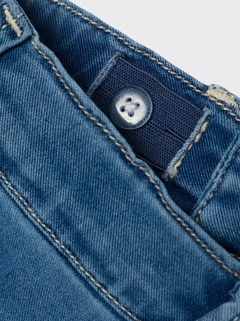 Blå väldigt mjuk barn jeans till flicka. Utsvängda flared jeans byxor till barn.
NMFSALLI BOOTCUT JEANS 8292-TO NOOS
13224658