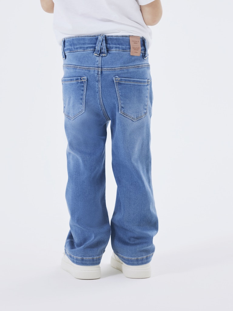 Blå väldigt mjuk barn jeans till flicka. Utsvängda flared jeans byxor till barn.
NMFSALLI BOOTCUT JEANS 8292-TO NOOS
13224658