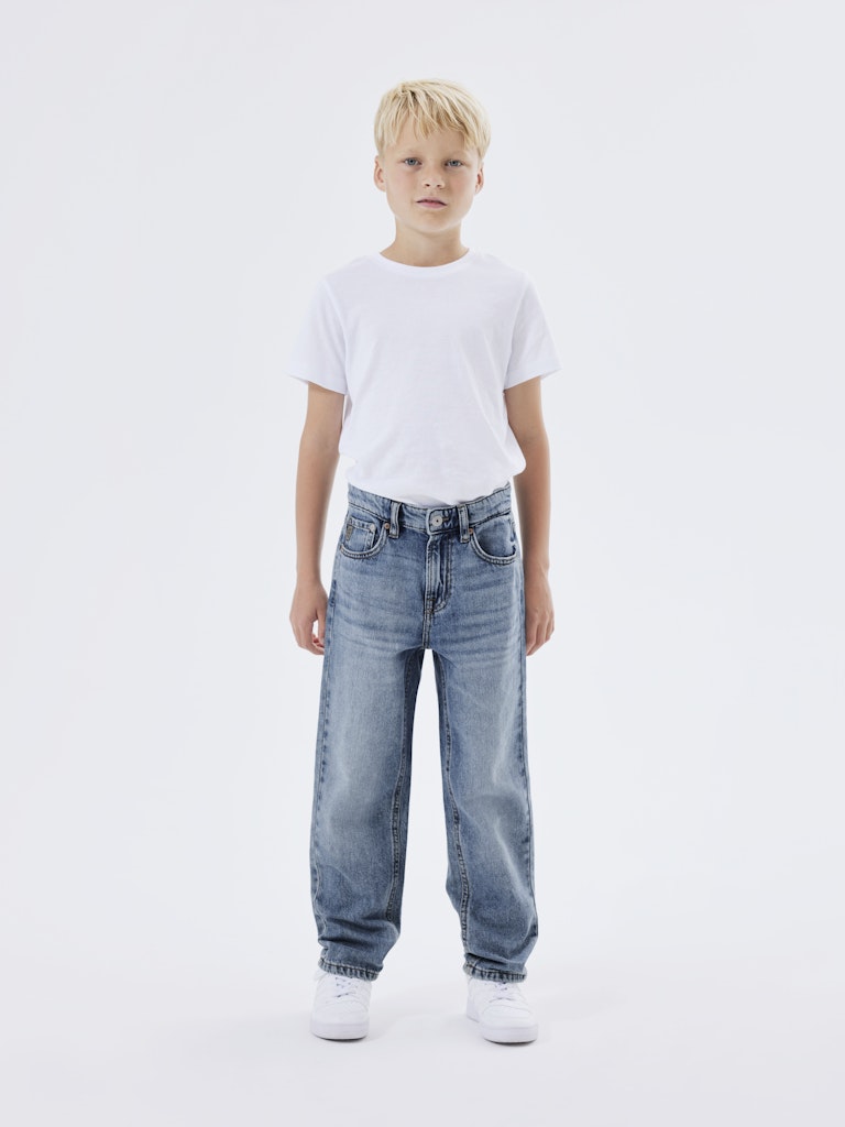 Blå snygga jeans till kille. Pojke jeans i denim regular, från Name it.
NKMRYAN STRAIGHT JEANS 3418-BE NOOS
13224456