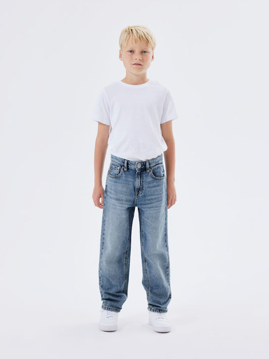 Blå snygga jeans till kille. Pojke jeans i denim regular, från Name it.
NKMRYAN STRAIGHT JEANS 3418-BE NOOS
13224456