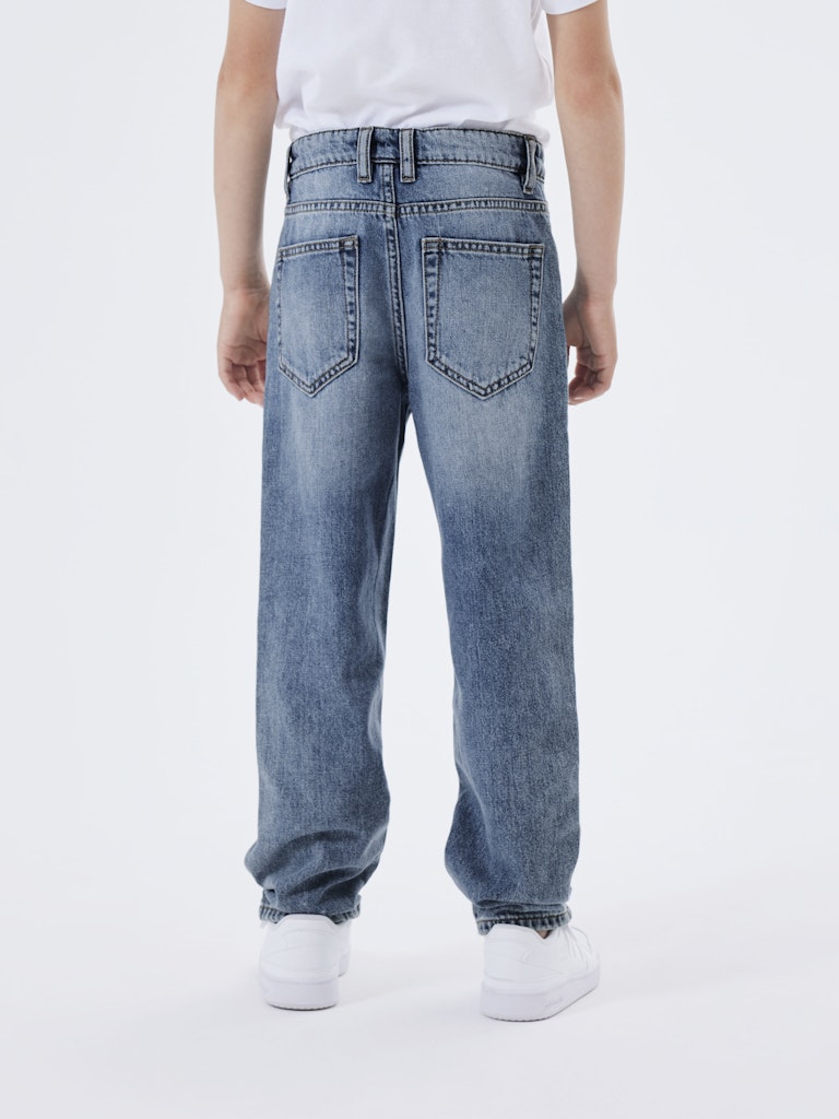 Blå snygga jeans till kille. Pojke jeans i denim regular, från Name it.
NKMRYAN STRAIGHT JEANS 3418-BE NOOS
13224456