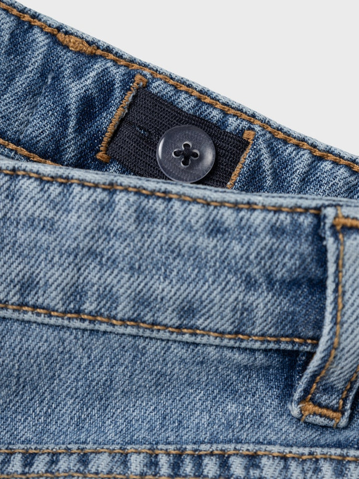 Blå snygga jeans till kille. Pojke jeans i denim regular, från Name it.
NKMRYAN STRAIGHT JEANS 3418-BE NOOS
13224456