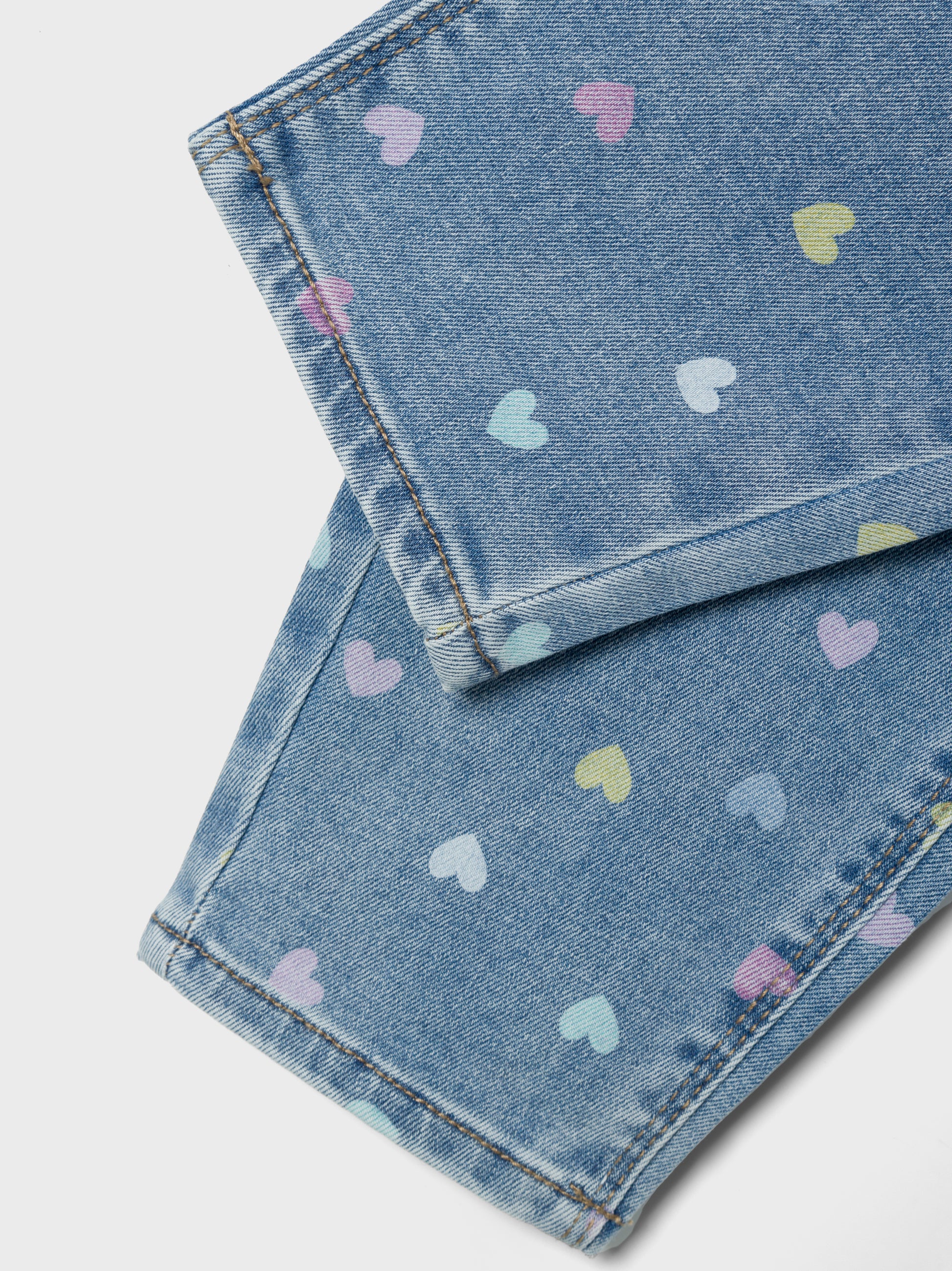 Cool mönstrad blå jeans till flicka. Jeans byxor med hjärtan till liten tjej.NMFBELLA MOM SHAPED JEANS 3555-ON NOOS
13227368
