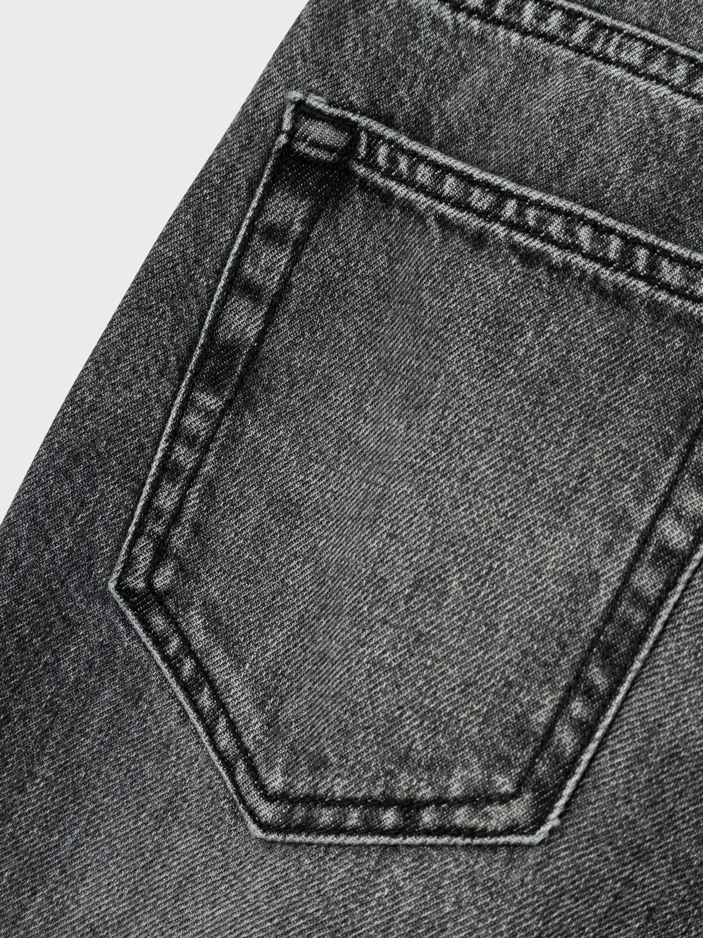 Grå snygga jeans till kille. Pojke jeans i denim regular, från Name it.
NKMRYAN STRAIGHT JEANS 3418-BE NOOS
13224456