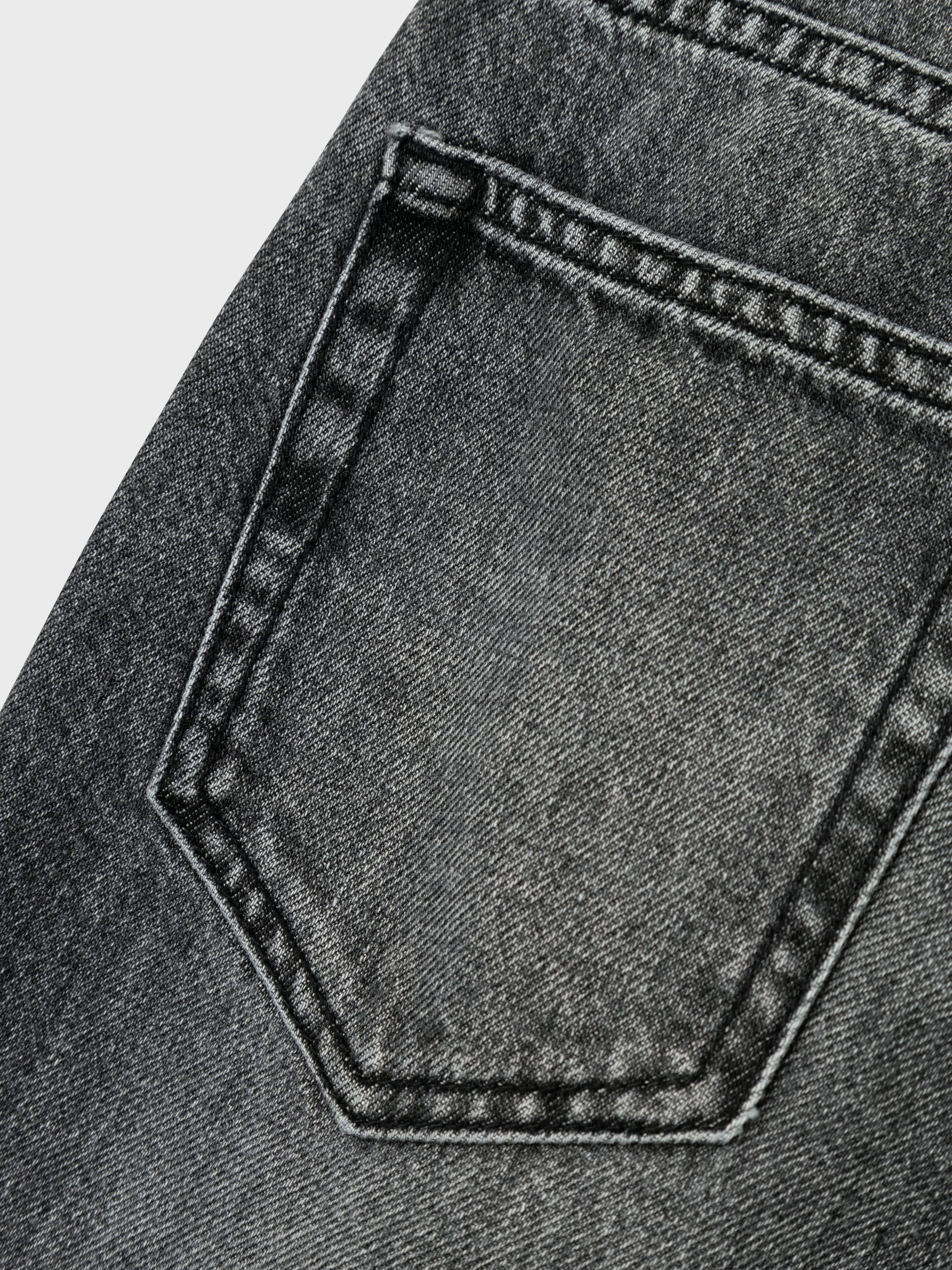 Grå snygga jeans till kille. Pojke jeans i denim regular, från Name it.
NKMRYAN STRAIGHT JEANS 3418-BE NOOS
13224456