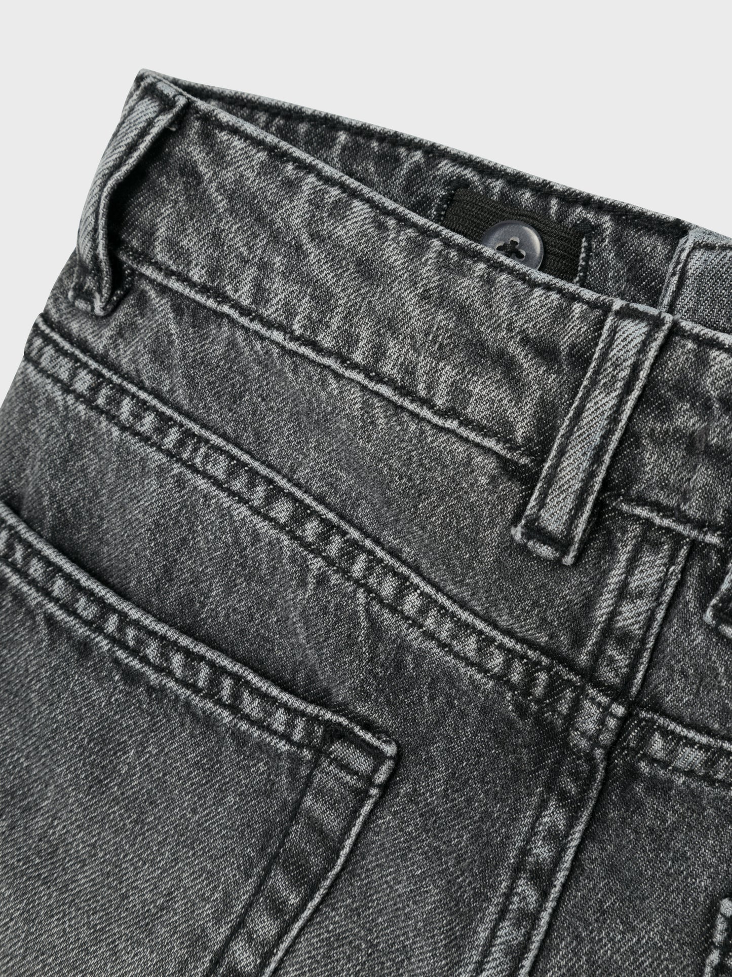 Grå snygga jeans till kille. Pojke jeans i denim regular, från Name it.
NKMRYAN STRAIGHT JEANS 3418-BE NOOS
13224456