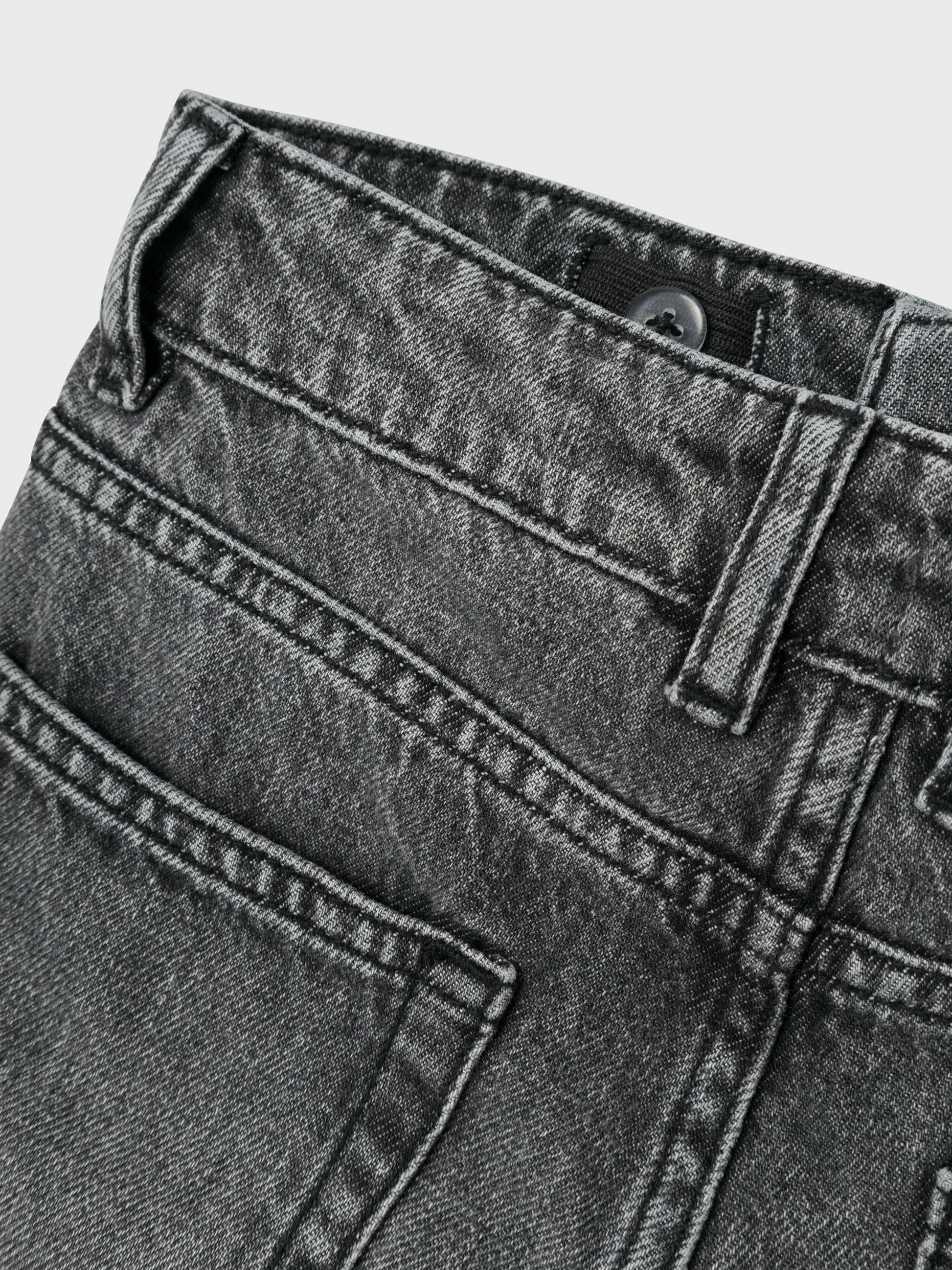 Grå snygga jeans till kille. Pojke jeans i denim regular, från Name it.
NKMRYAN STRAIGHT JEANS 3418-BE NOOS
13224456