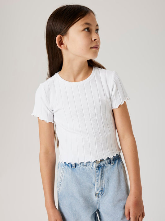 Kortärmad vit topp till tjej med bred ribb. Snygg t-shirt i ekologisk bomull från Name it.
NKFNORALINA SS CROP TOP NOOS
13231024