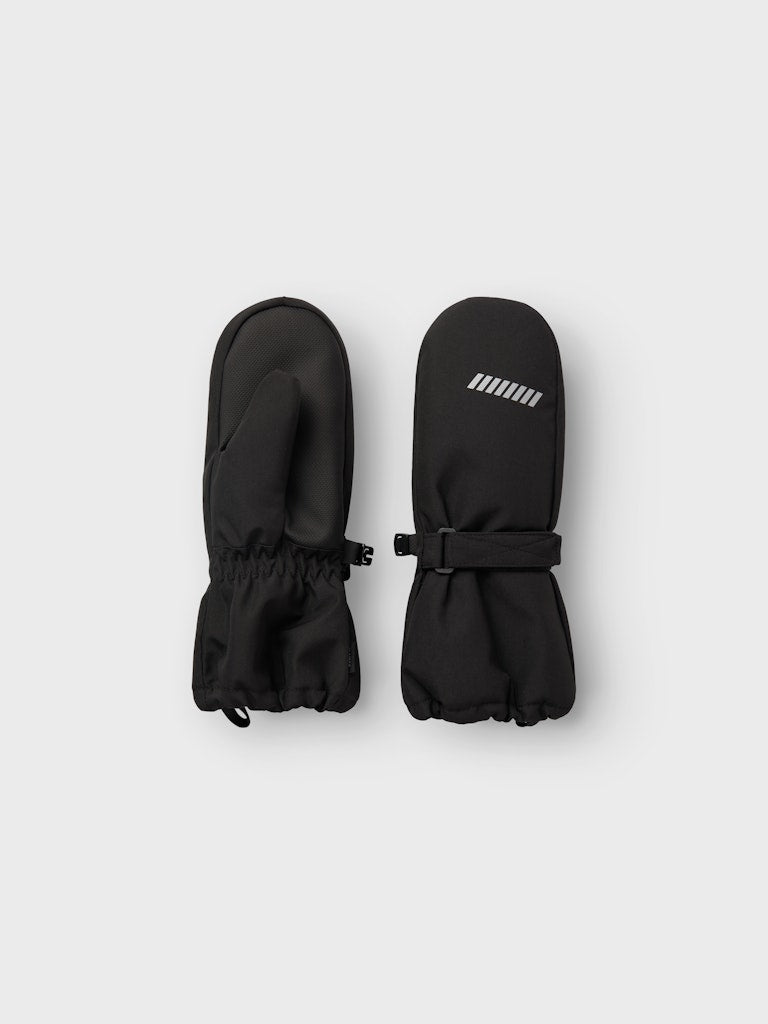 Svarta vinter handskar med tumme. Tumhandskar med ull foder för att din flicka eller pojke ska vara varm i vinter. Vantar för lek och skidåkning.
NKNSNOW10 MITTEN W WOOL 3FO
13232889
