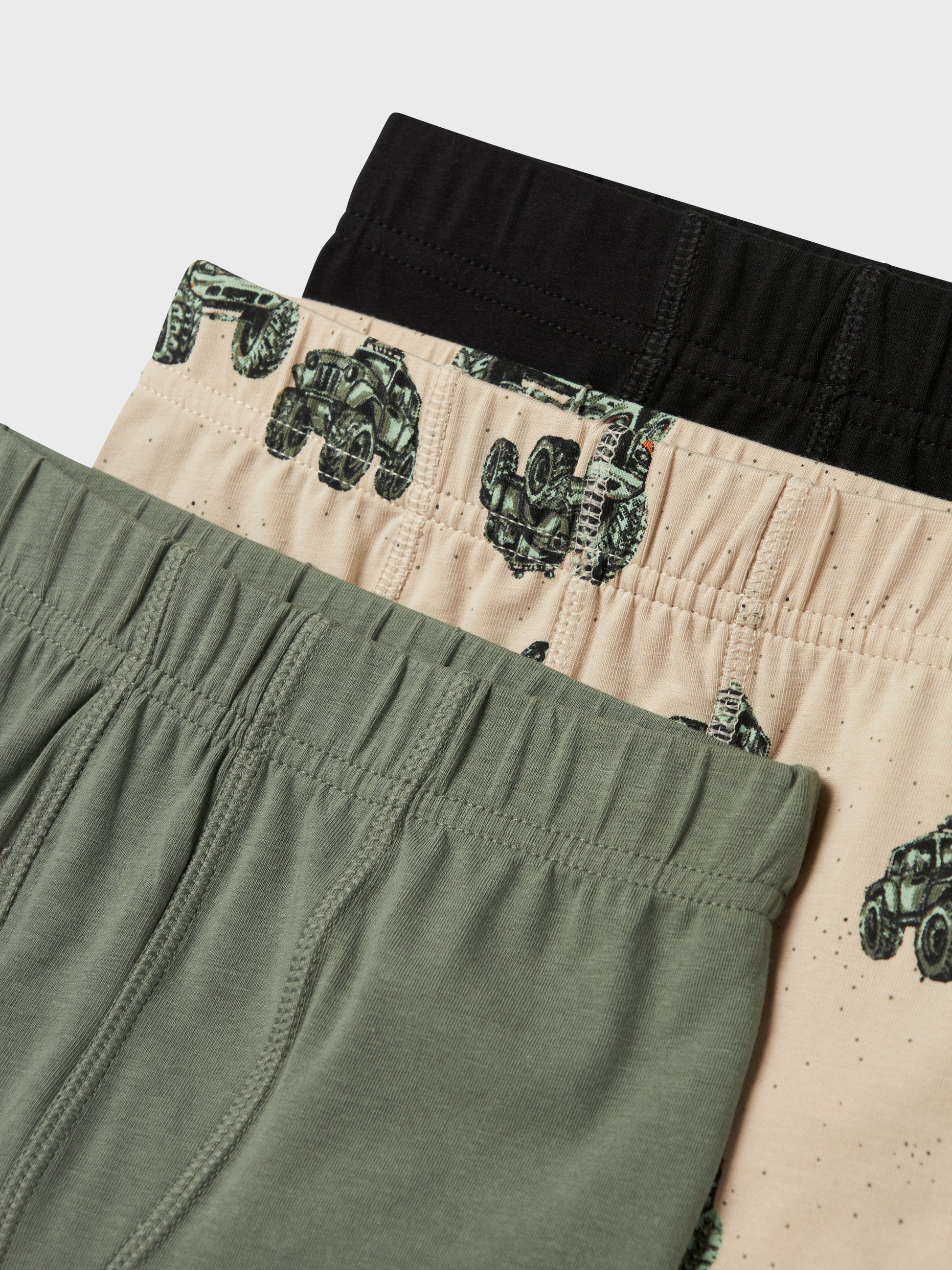Barn kalsonger 3 pack till liten pojke. Boxershorts svart, grön och beige med bilar till kille.
NMMTIGHTS 3P PEYOTE MONSTER TRUCK NOOS
13232994
