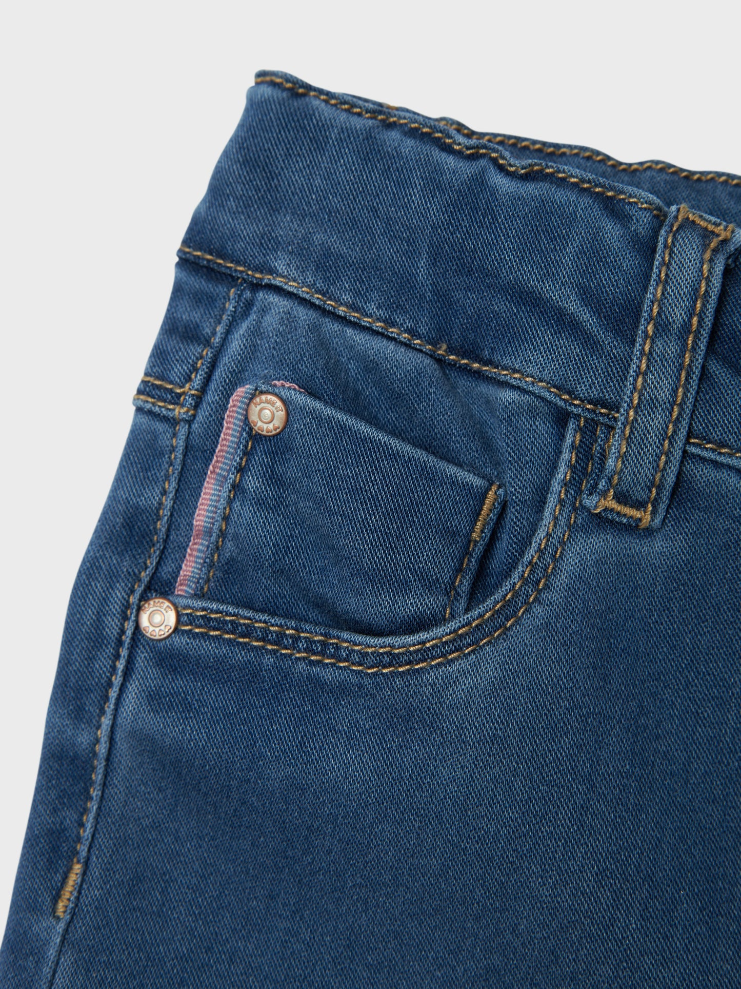 Blå jeans leggings till flicka. Stretchiga jeans i slim fit, byxor till liten tjej från Name it.
NMFSALLI SLIM DNM LEGGING 5357-TO NOOS
13237180