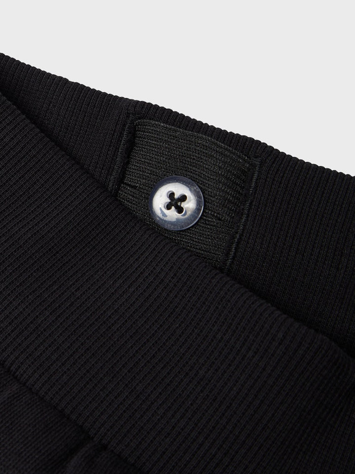 Svart joggers mys byxa till flicka och pojke. Sweat byxor, mys byxor från Name it. Svarta bas byxa till barn att leka i, needs vardags byxor till förskolan.
NKMVIAN NREG SWE PANT BRU NOOS
13235093