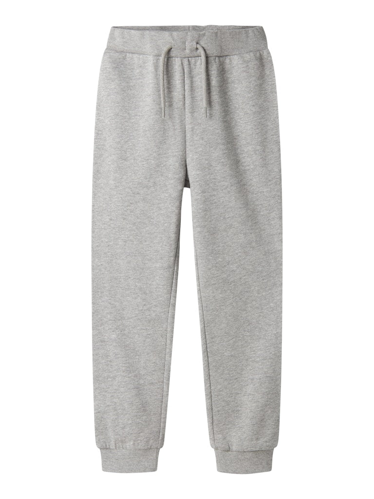 Grå joggers mys byxa till flicka och pojke. Sweat byxor, mys byxor från Name it. Ljus grå bas byxa till barn att leka i, needs vardags byxor till förskolan.
NKMVIAN NREG SWE PANT BRU NOOS
13235093