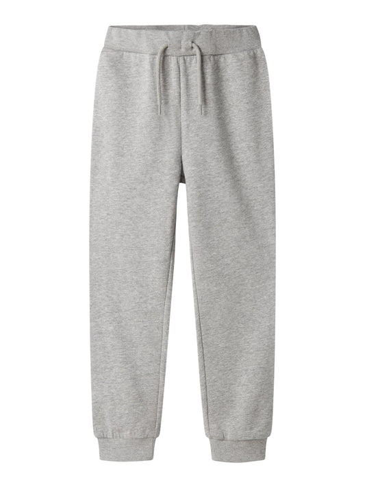 Grå joggers mys byxa till flicka och pojke. Sweat byxor, mys byxor från Name it. Ljus grå bas byxa till barn att leka i, needs vardags byxor till förskolan.
NKMVIAN NREG SWE PANT BRU NOOS
13235093