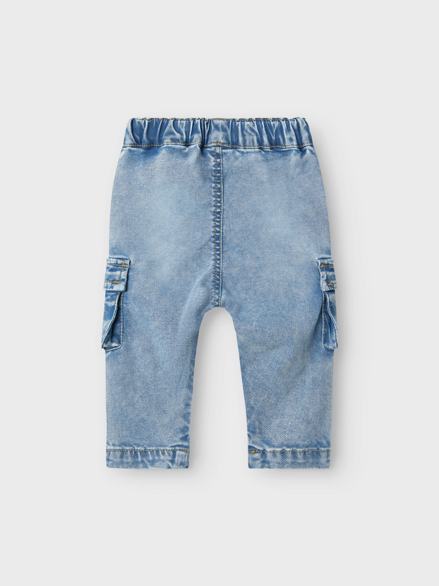 Blå baby jeans med fickor på låren. Babyjeans till pojke.
NBMBEN BAGGY CARGO JEANS 2727-YB NOOS
13238068