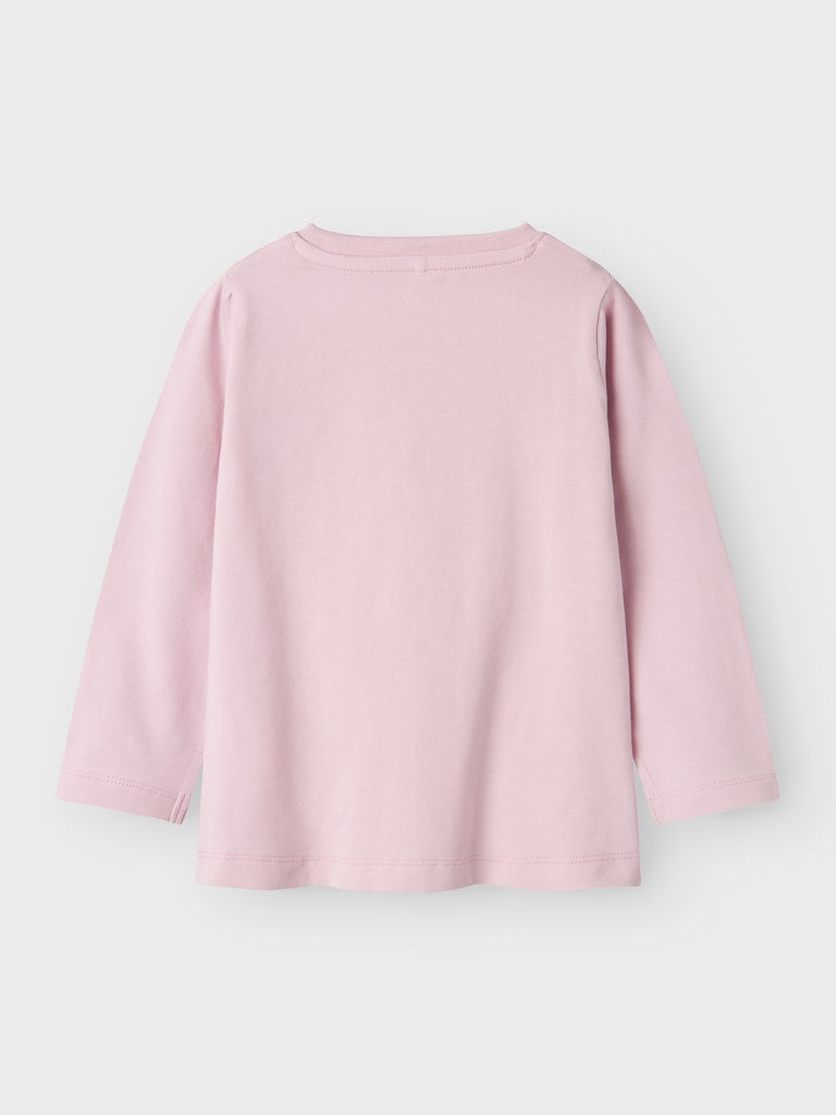 Ljus rosa bas långärmad t-shirt till flicka. Långärms tröja, ljusrosa till flicka. Ekologiska barnkläder från Name it, perfekt till förskolan.
NMFVIBBI LS TOP NOOS
13238716