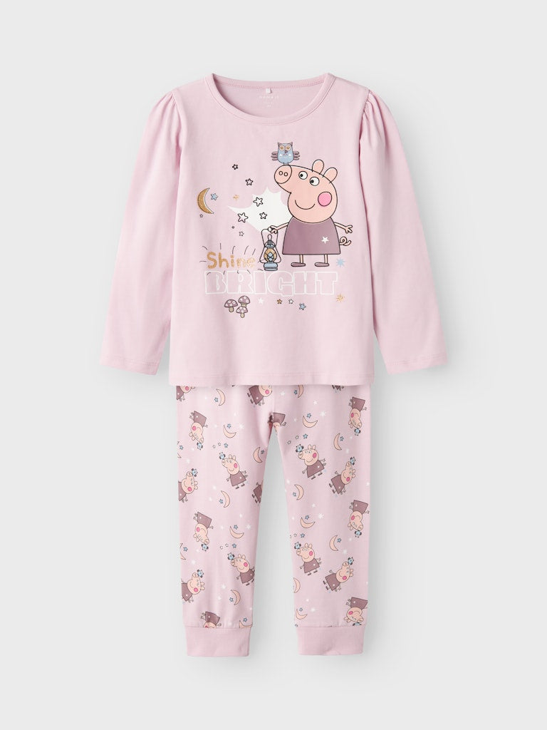 Rosa barn pyjamas med Greta Gris till flicka. Tjej pyjamas med Peppa Pig, mönstrad pyjamas byxa och tröja med tryck på magen. Söt flick pyjamas.
NMFDYRIS PEPPA LS NIGHTSET NOOS CPLG
13239088
