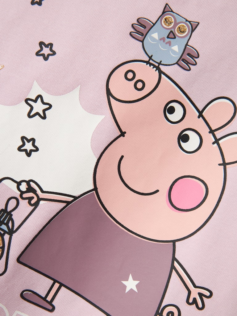 Rosa barn pyjamas med Greta Gris till flicka. Tjej pyjamas med Peppa Pig, mönstrad pyjamas byxa och tröja med tryck på magen. Söt flick pyjamas.
NMFDYRIS PEPPA LS NIGHTSET NOOS CPLG
13239088