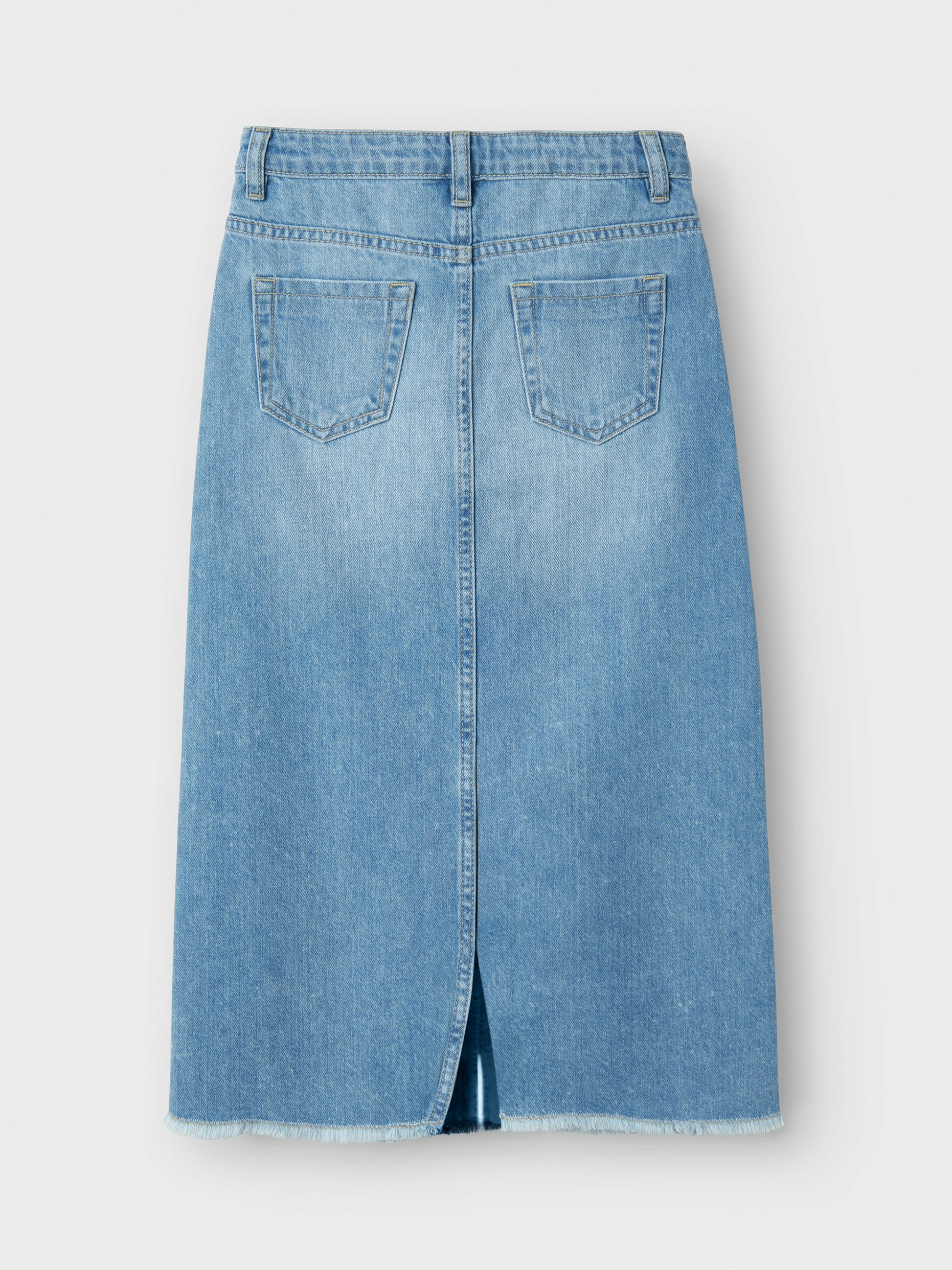 Blå lång jeans kjol med slits fram. Jeanskjol till flicka, tjej från Name it.
NKFKAT DNM LONG SKIRT 3724-BE NOOS
13237175