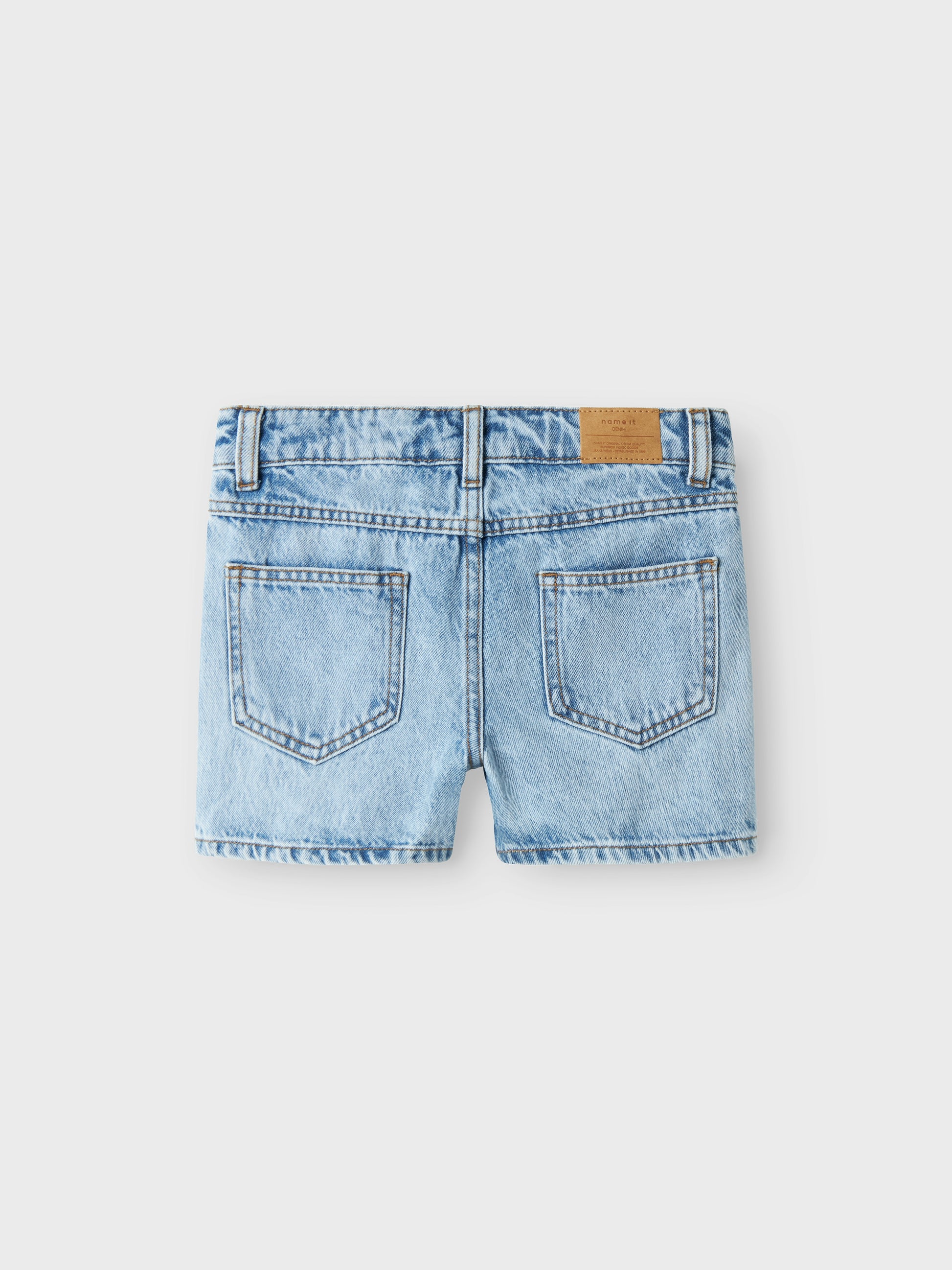 Blå jeans shorts med strass stenar för glitter och glamour till flicka tjej. Sköna jeansshorts med pärlor från Name it.
NKFROSE REG DNM SHORTS 6042-AC NOOS
13239976