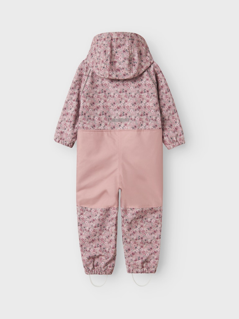 Rosa blommig softshell overall till flicka. Höst och vår overall perfekt till dagis och förskolan när lek och äventyr väntar.
NMFALFA08 SOFTSHELL SUIT AOP 1FO NOOS
13236674