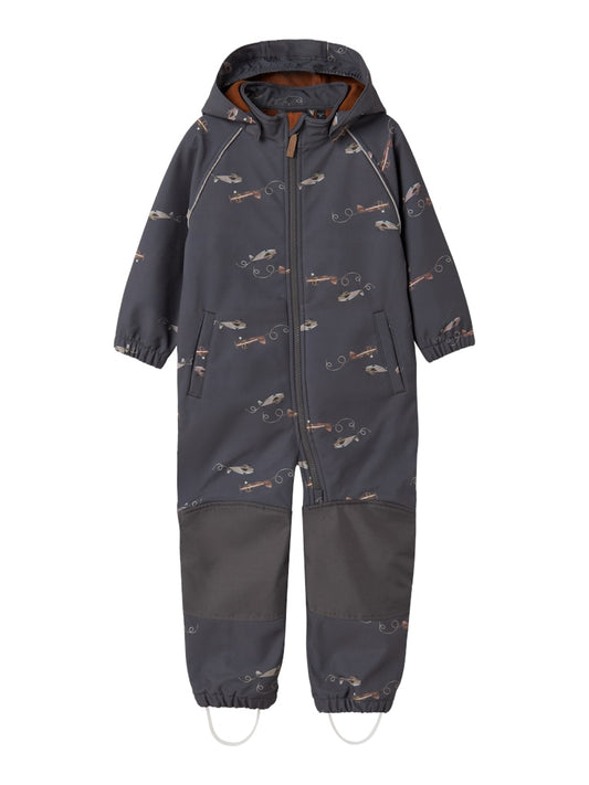 Blå grå softshell overall till liten pojke. Pojk overall i vattentät och vindtät softshell från Name it.
NMMALFA08 SOFTSHELL SUIT AOP 1FO NOOS
13237076