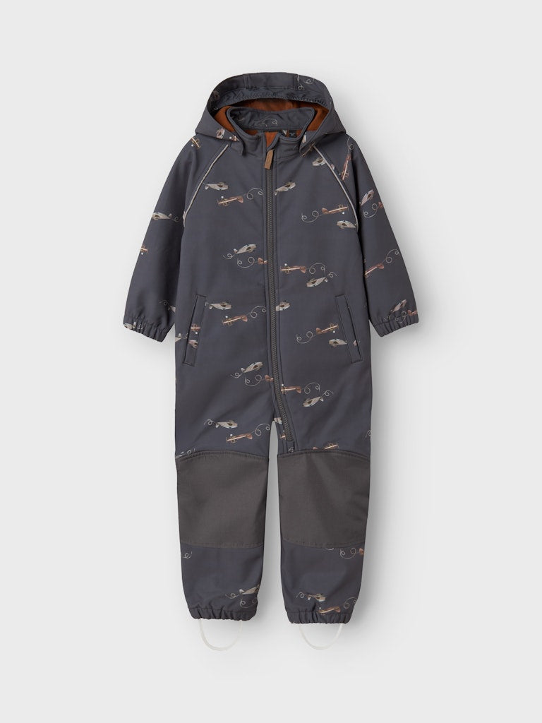 Blå grå softshell overall till liten pojke. Pojk overall i vattentät och vindtät softshell från Name it.
NMMALFA08 SOFTSHELL SUIT AOP 1FO NOOS
13237076