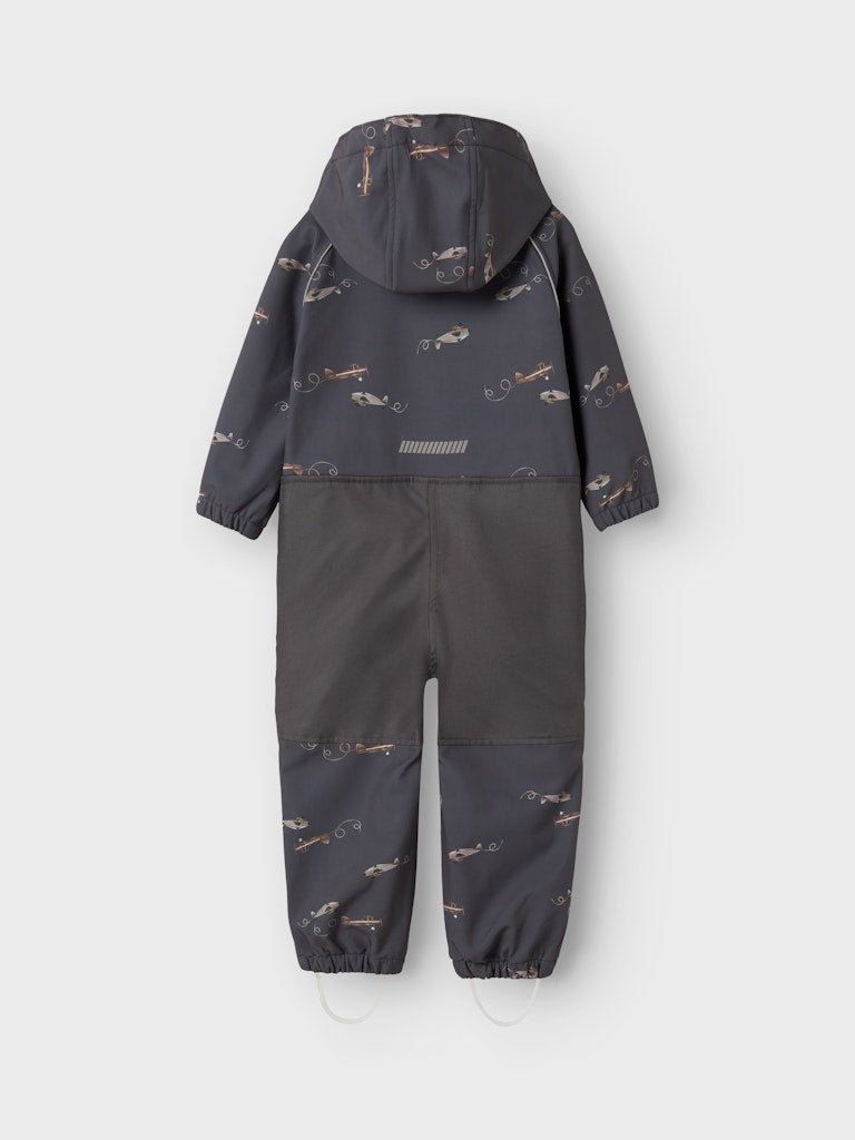 Blå grå softshell overall till liten pojke. Pojk overall i vattentät och vindtät softshell från Name it.
NMMALFA08 SOFTSHELL SUIT AOP 1FO NOOS
13237076